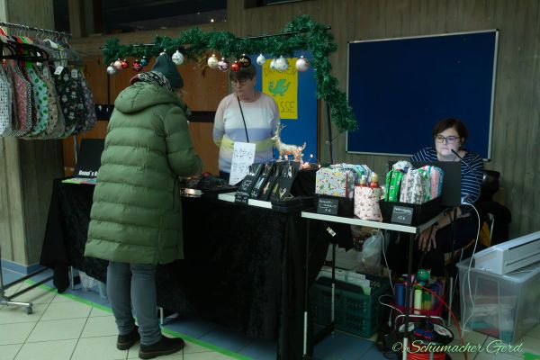 weihnachtsmarkt-kg-loestige-buirer-2023-006690FB177-08B7-8821-6260-380B0B839231.jpg