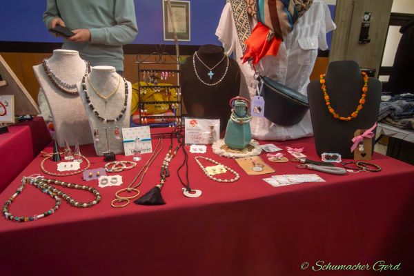 weihnachtsmarkt-kg-loestige-buirer-2023-018380BE647-6BA4-890B-41AF-82A37095D88A.jpg