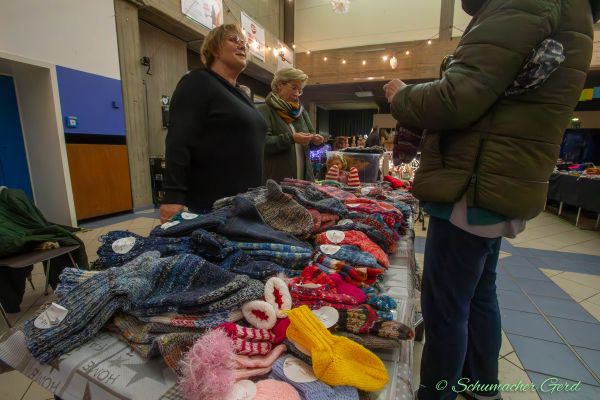 weihnachtsmarkt-kg-loestige-buirer-2023-01951112076-525F-621B-C3C9-2B275B5BA5E1.jpg