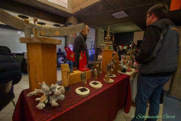 weihnachtsmarkt-kg-loestige-buirer-2023-022C25887F7-8556-D4C9-7541-E61DD58ACEA7.jpg