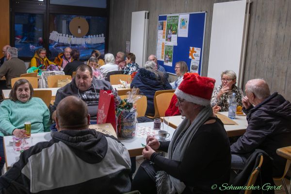 weihnachtsmarkt-kg-loestige-buirer-2023-0234C03BD50-6DAE-3EFE-F46E-5AAD36702FE8.jpg