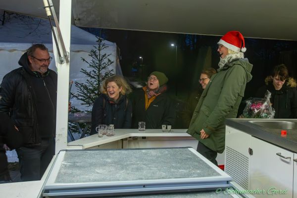 weihnachtsmarkt-kg-loestige-buirer-2023-030DEFC2F4B-FFDC-6582-B095-99C576509A6D.jpg