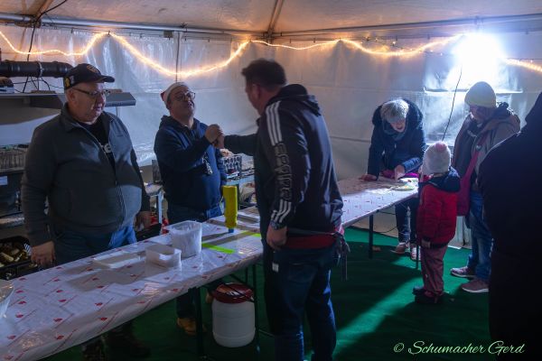 weihnachtsmarkt-kg-loestige-buirer-2023-04606805522-0CB0-A2B8-D9D8-8DEED4E97526.jpg