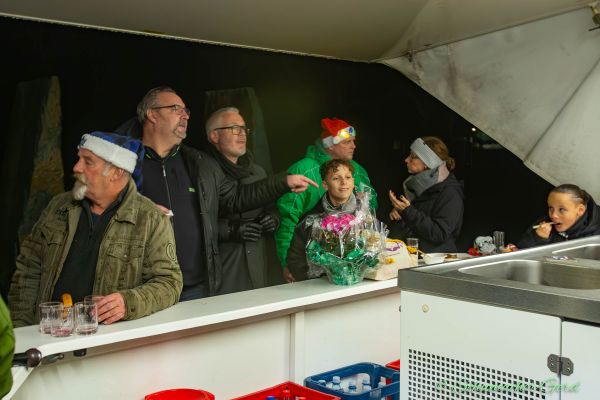 weihnachtsmarkt-kg-loestige-buirer-2023-049EF4DA3F0-9114-B383-6E7A-D3173CC54D93.jpg