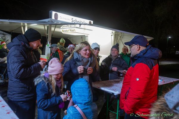 weihnachtsmarkt-kg-loestige-buirer-2023-052197C9553-40B0-2E6F-E05E-37D20E1BB6A2.jpg