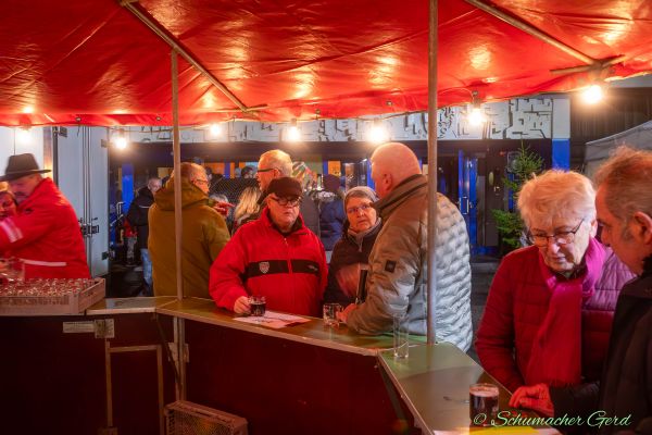 weihnachtsmarkt-kg-loestige-buirer-2023-054C4A91AA4-534C-C4CF-592C-E154E4ECEA75.jpg